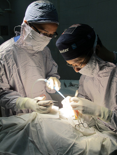 Thực hiện phẫu thuật điều trị khít hàm cho bệnh nhân Đ.K.C tại BV Việt Nam - Cu Ba (Hà Nội)