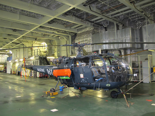 Do tàu Tonnerre đang trong giai đoạn hoạt động đào tạo nên tại khoang trực thăng chỉ có một chiếc Alouette