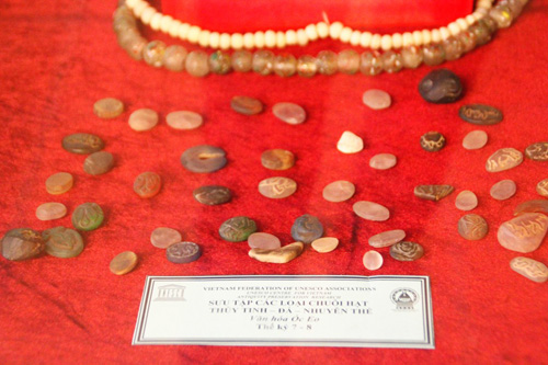 Chuỗi hạt đá, thủy tinh… thuộc nền văn hóa Óc Eo thế kỷ 7 - 8