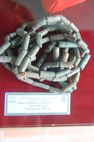 Công cụ đánh bắt bằng chì (văn hóa Đông Sơn)