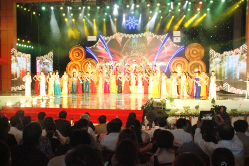Hoạt động vòng chung kết Cuộc thi Hoa hậu Các dân tộc Việt Nam và triển lãm “Không gian di sản văn hóa ASEAN-VN” đã thu hút hàng vạn lượt khách đã đến tỉnh Quảng Nam 1