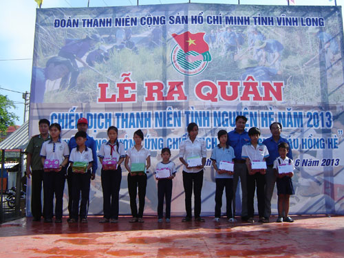 Vĩnh Long: Lễ ra quân chiến dịch thanh niên tình nguyện hè 2013