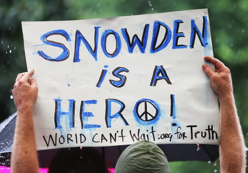 Nga xem xét cho cựu nhân viên CIA Edward Snowden tị nạn chính trị