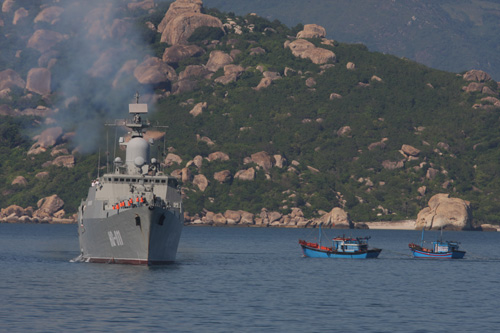 Chiến hạm Đinh Tiên Hoàng (HQ-011) trở về quân cảng Cam Ranh