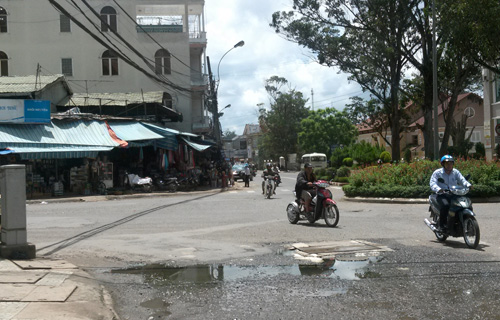 Bít “mạch  nước” giữa phố 1