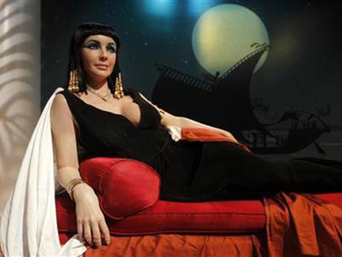 Tượng sáp của Elizabeth Taylor trong vai Nữ hoàng Cleopatra d