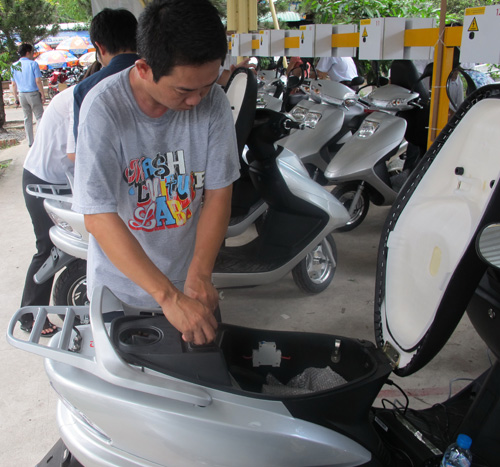 Dự án thử nghiệm Xe máy điện do ECC HCMC phối hợp cùng đối tác Nhật Bản triển khai năm 2012 tại TP.HCM - d