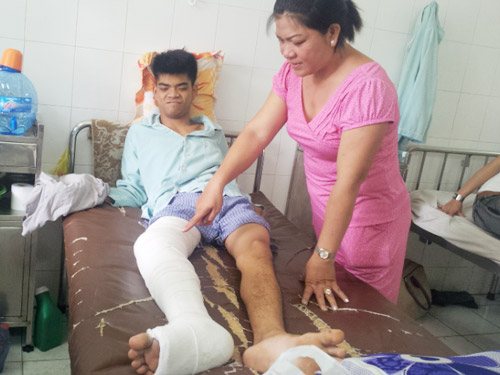 Bắn 5 phát súng truy đuổi theo 2 thanh niên không đội mủ bảo hiểm