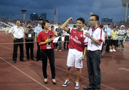 'Running man' Vũ Xuân Tiến (giữa) 