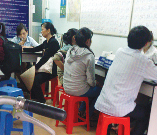 Một điểm dịch vụ giới thiệu việc làm ở Q.Tân Bình, TP.HCM - Ảnh: Thanh Lịch