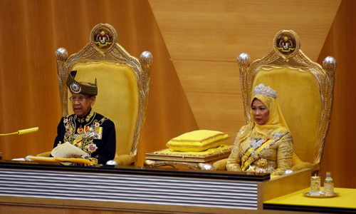 Malaysia bắt 10 người đòi chiếm ngai vàng