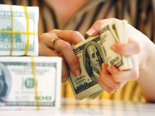 Giá USD, vàng đều giảm