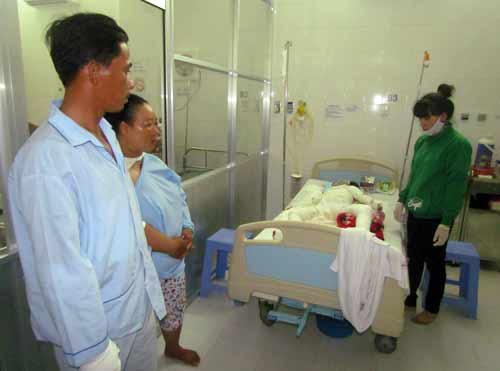 Bị phóng hỏa đốt nhà giữa đêm, 1 cháu bé nguy kịch