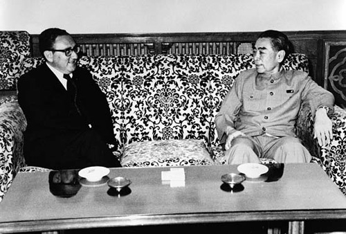 Chu n Lai (phải) tìm kiếm tín hiệu xanh từ Mỹ trước khi ra lệnh chiếm Hoàng Sa - Ảnh: Tư liệu
