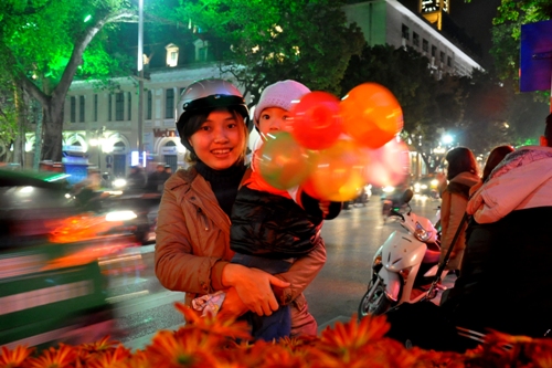 Hà Nội lung linh về đêm trước năm mới 2014