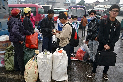 ùn ùn rời Hà Nội về quê đón Tết