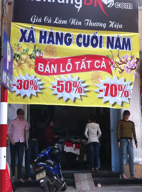 Đà Nẵng: Đồng loạt xả hàng, giảm giá sốc 2