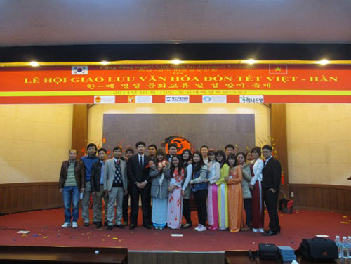 Người Việt ở Hàn Quốc bày tiệc tưng bừng đón Tết bớt … nhớ nhà 3
