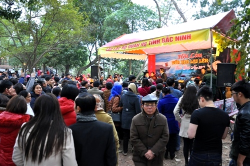 Trẩy hội Lim xem hát quan họ, ngả khay trầu xin tiền 9