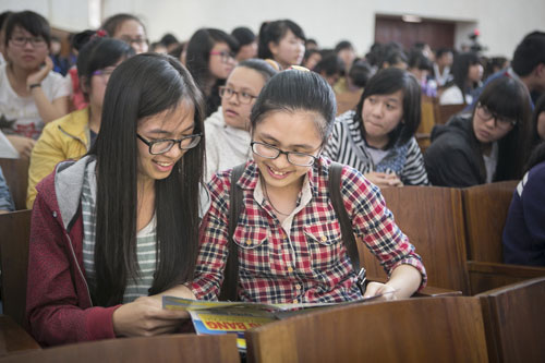 Học sinh tỉnh Gia Lai trong chương trình Tư vấn mùa thi do Báo Thanh Niên tổ chức - Ảnh: Nguyễn Tập