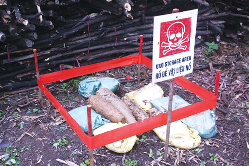 Đạn pháo trong khu dân cư