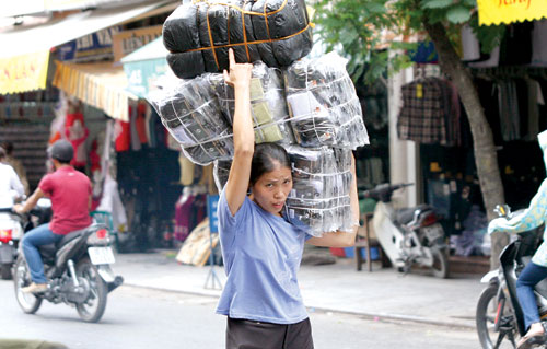 Quay quắt nơi ‘chợ người’
