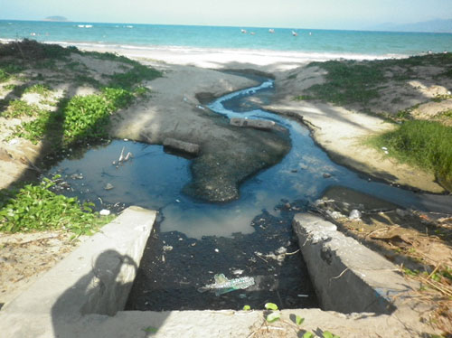 Bãi biển ô nhiễm