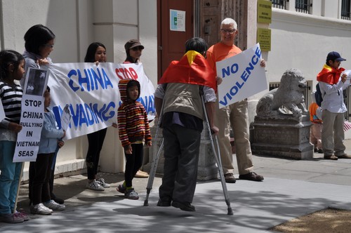 Thanh niên sinh viên Việt Nam ở San Francisco biểu tình phản đối Trung Quốc 1