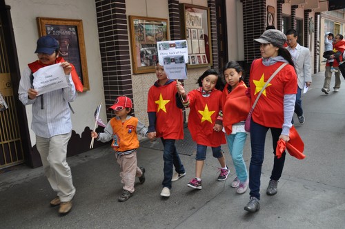 Thanh niên sinh viên Việt Nam ở San Francisco biểu tình phản đối Trung Quốc 3