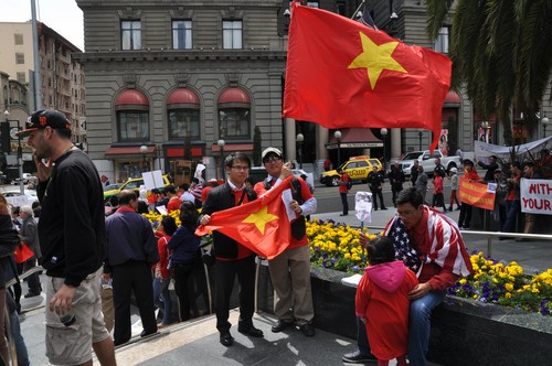 Thanh niên sinh viên Việt Nam ở San Francisco biểu tình phản đối Trung Quốc 8