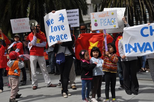 Thanh niên sinh viên Việt Nam ở San Francisco biểu tình phản đối Trung Quốc 9