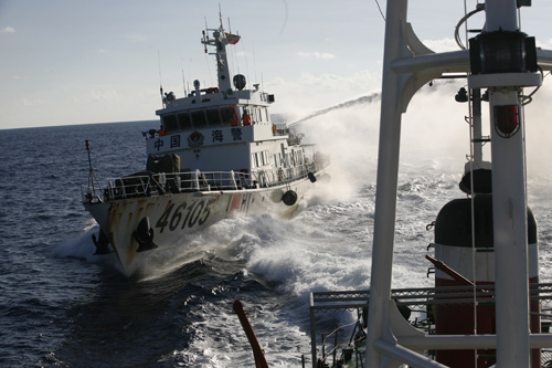 Tàu Trung Quốc hung hăng tấn công tàu chấp pháp của Việt Nam