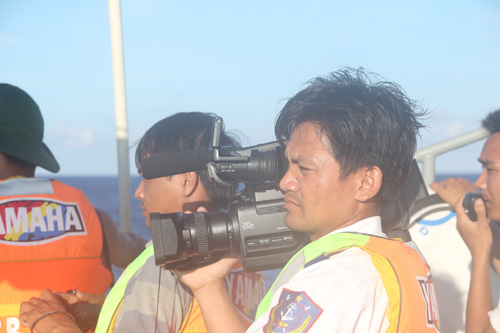 Thượng úy Nguyễn Quốc Huy đang làm nhiệm vụ trên tàu CSB 2016 ở Hoàng Sa