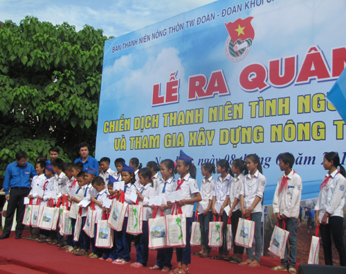Quang cảnh tại buổi lễ ra quân 2