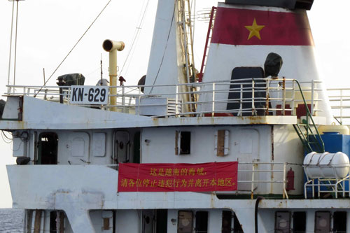 Hoàng Sa ngày 15.6: Cận cảnh giàn khoan Hải Dýõng 981 2