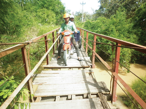 Cầu treo nguy hiểm