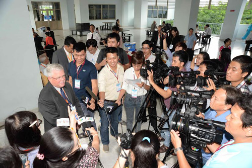 Giáo sư Carl Thayer (Học viện quốc phòng Úc) trả lời phỏng vấn tại hội thảo Tranh chấp trên biển Đông dưới góc nhìn dân sự