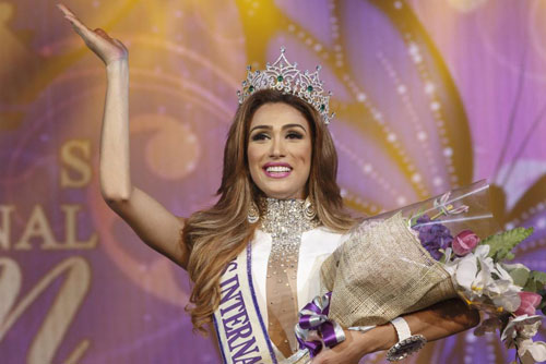 Hoa hậu Isabella Santiago giây phút đăng quang