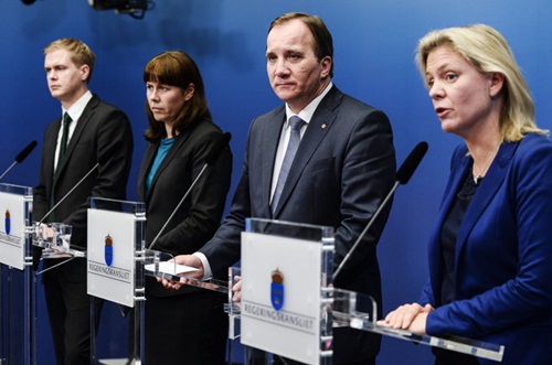 Ông Lofven và thành viên của các đảng liên minh