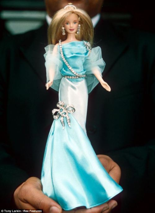 Beyoncé bought an 80,000 USD diamond doll for her daughter