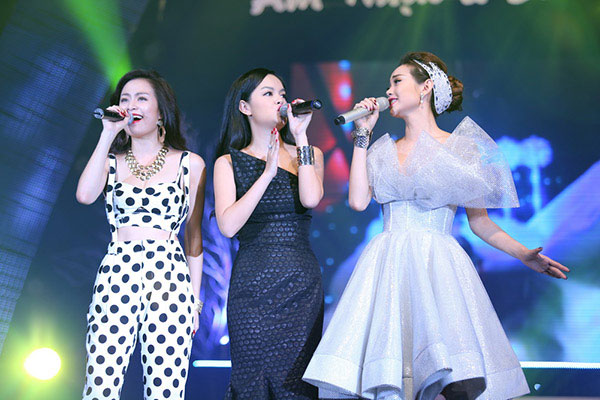 'Gái một con' Phạm Quỳnh Anh đọ eo thon với Minh Hằng, Hoàng Thùy Linh 1