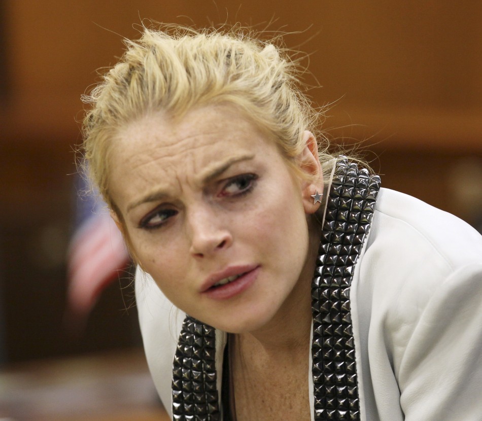 Lindsay Lohan tranh thủ tiệc tùng trước giờ vào trại cải tạo 