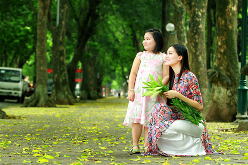 Hoa hậu Thùy Dung đằm thắm với áo dài giữa phố phường Hà Nội 15