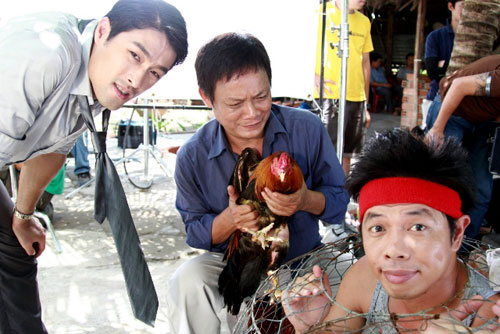 Thái Hòa và Johnny Trí Nguyễn nhí nhố trên phim trường 14