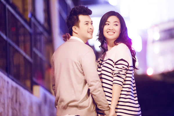 Lê Khánh cùng chồng sắp cưới lãng mạn giữa phố đêm Đà Lạt 1