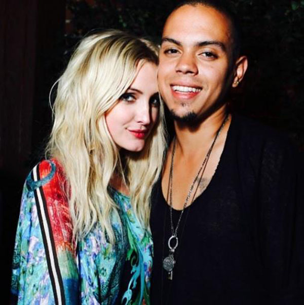 Ashlee Simpson mang thai với con trai Diana Ross