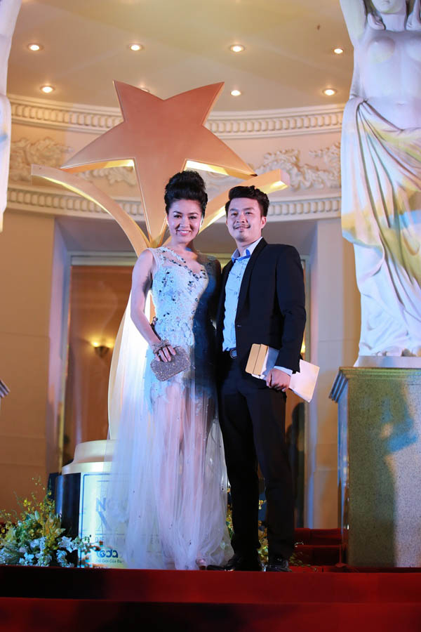 Lê Khánh đi sự kiện cùng chồng sắp cưới