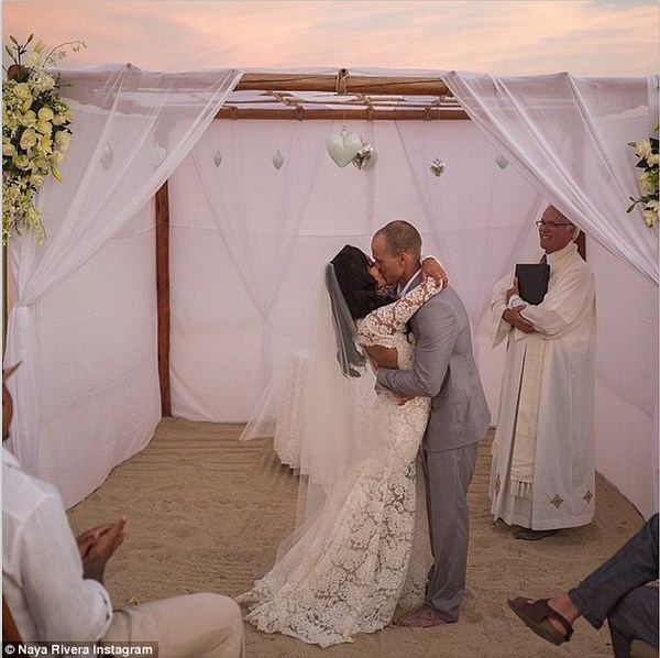 Cả hai bí mật kết hôn vào ngày 19.7.2014 tại Cabo San Lucas, Mexico - Ảnh: Instagram