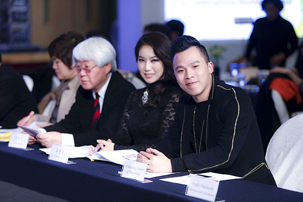 Vũ Khắc Tiệp bảnh bao b&ecirc;n &lsquo;em g&aacute;i&rdquo; của Ngọc Trinh