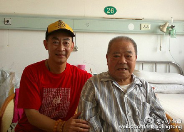 Lục Tiểu Linh Đồng và Thiết Ngưu tại bệnh viện ở Thượng Hải năm 2012